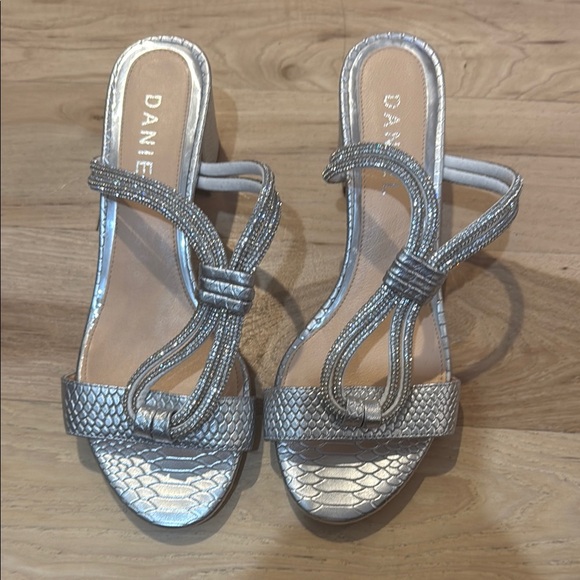 Daniel Pia Shoes - Daniel Pia Genuine Leather Silver Strappy Sandals NWT